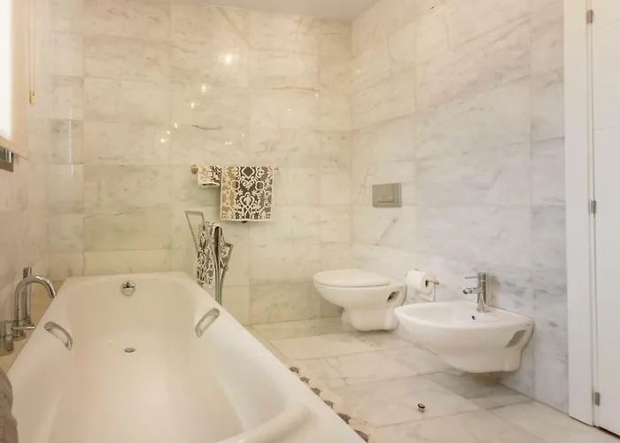 White Whale Вілла