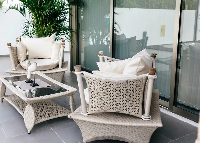 Вілла White Whale Адехе